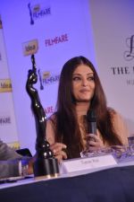 Aishwarya Rai Bachchan announces filmfare awards in Leela Hotel, Mumbai 9th Jan 2013 (125).JPG